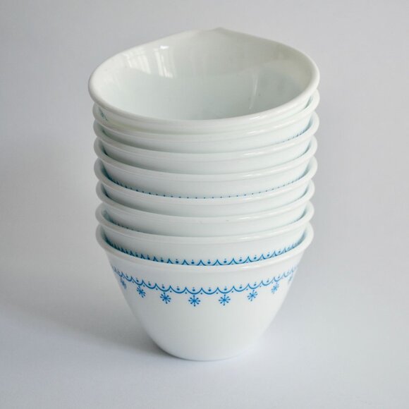 Corelle Snowflake Vintage Mugs Lot of 8 Hook Handles Handle - Picture 3 of 8